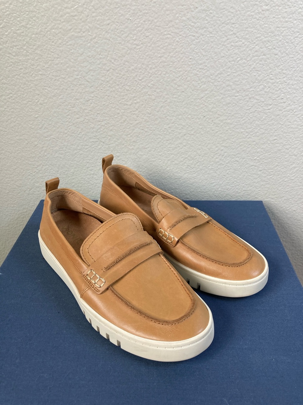 NWT Vionic Chantel uptown leather loafers caramel comfort sz 7.5